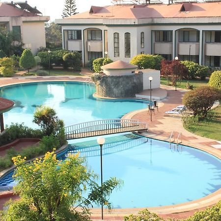 Aveda Blue Country Resort Panchgani Exteriör bild