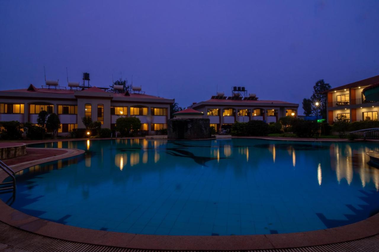 Aveda Blue Country Resort Panchgani Exteriör bild