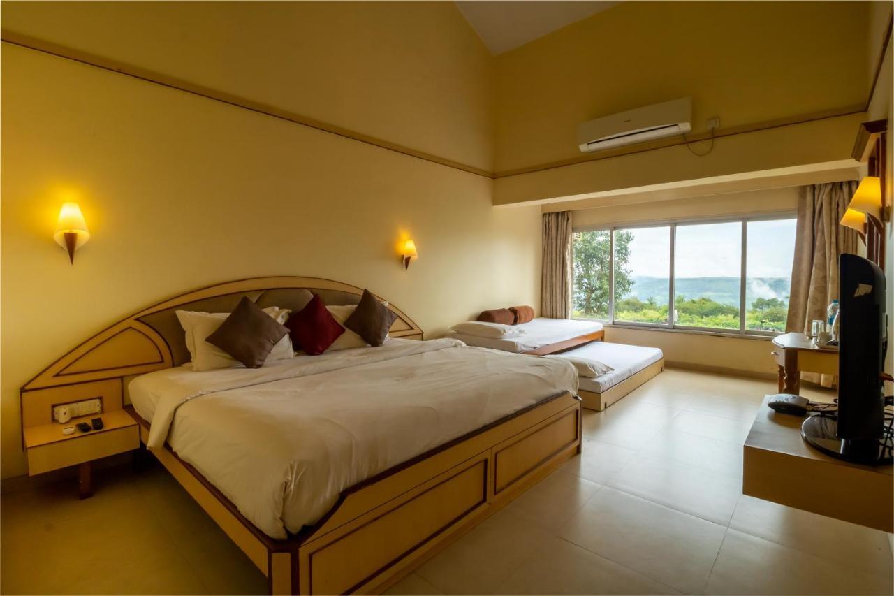 Aveda Blue Country Resort Panchgani Exteriör bild