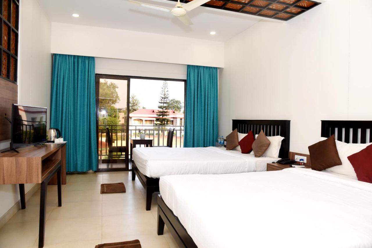 Aveda Blue Country Resort Panchgani Exteriör bild