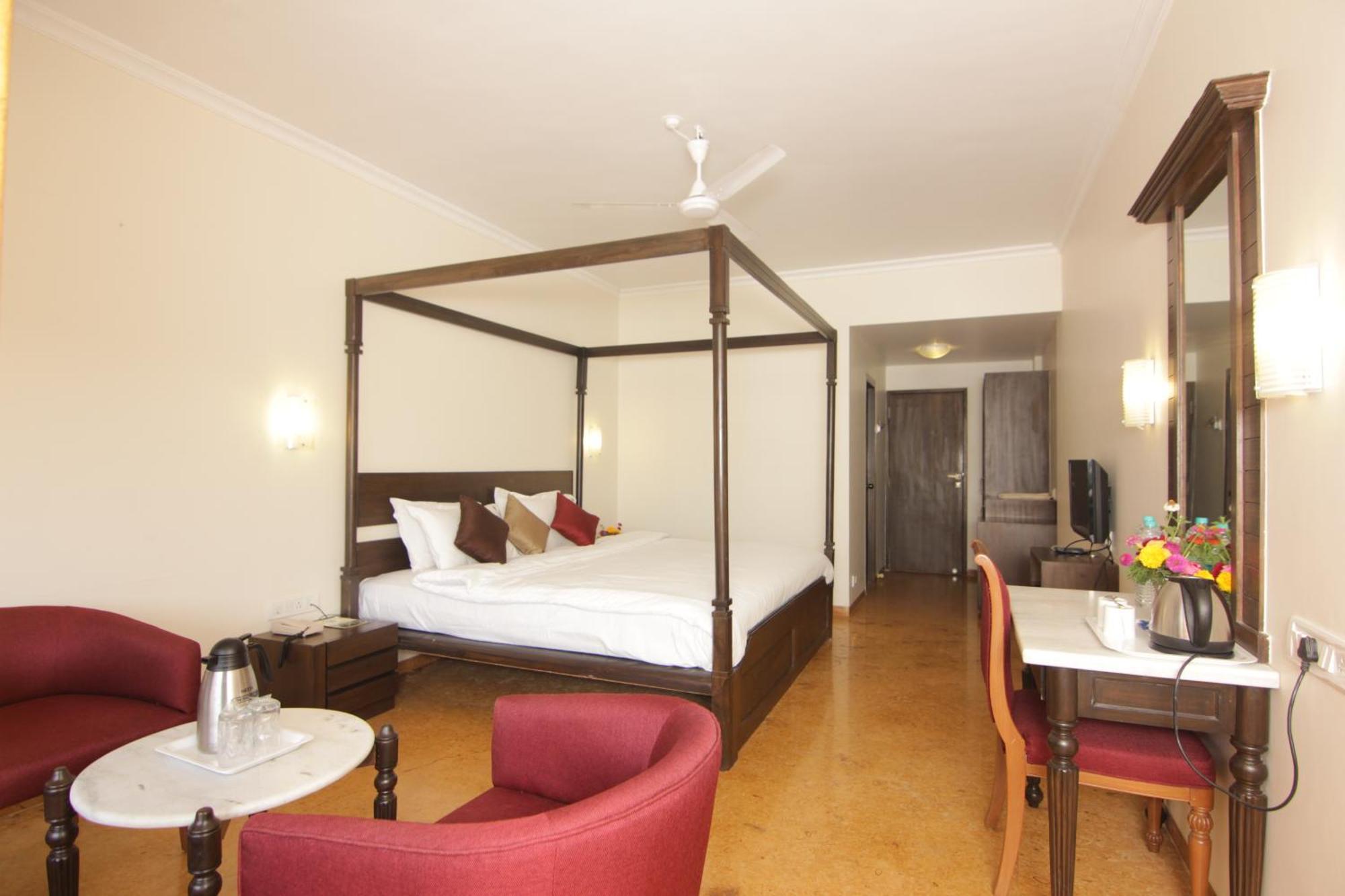 Aveda Blue Country Resort Panchgani Exteriör bild