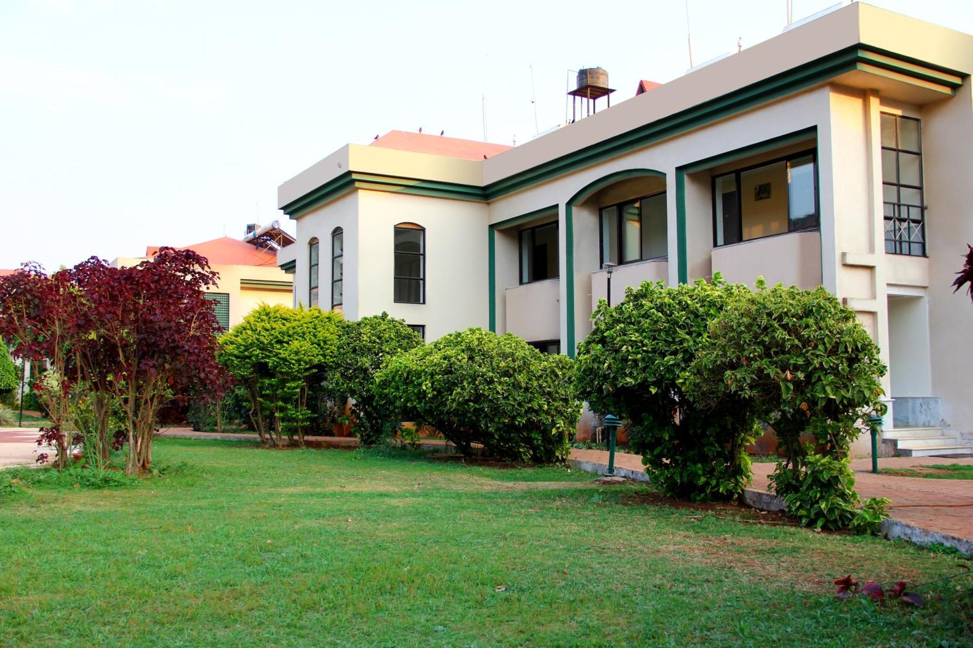 Aveda Blue Country Resort Panchgani Exteriör bild