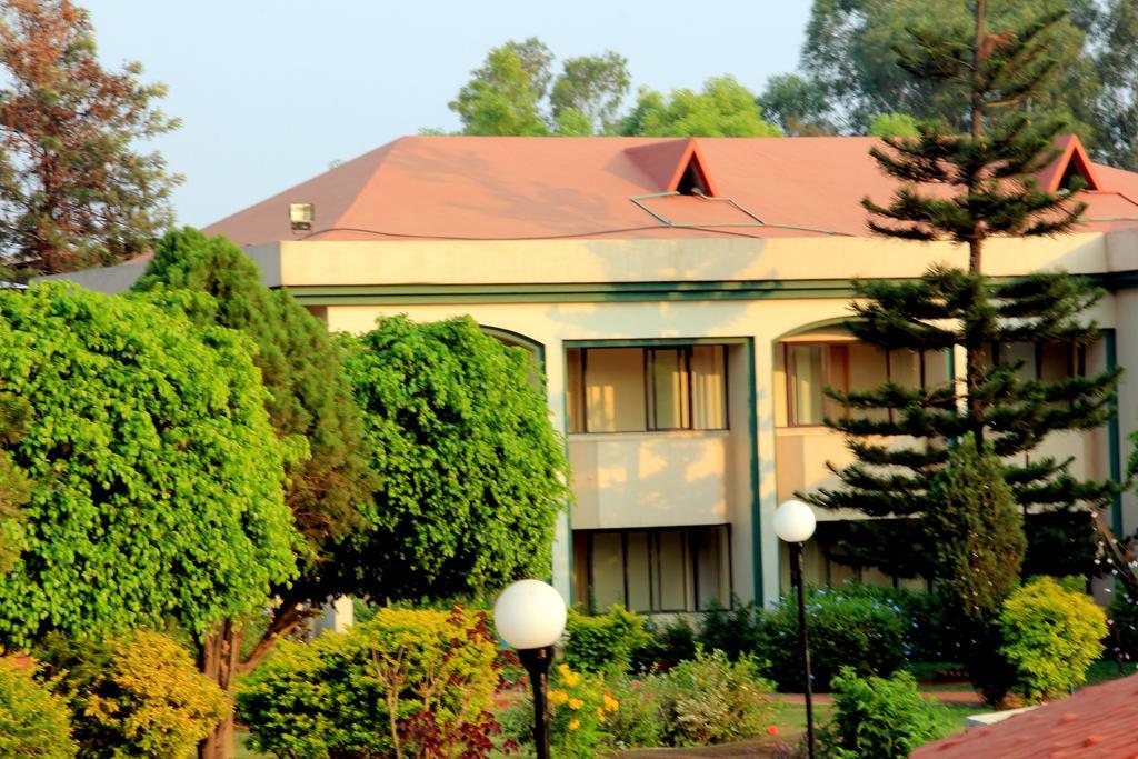 Aveda Blue Country Resort Panchgani Exteriör bild