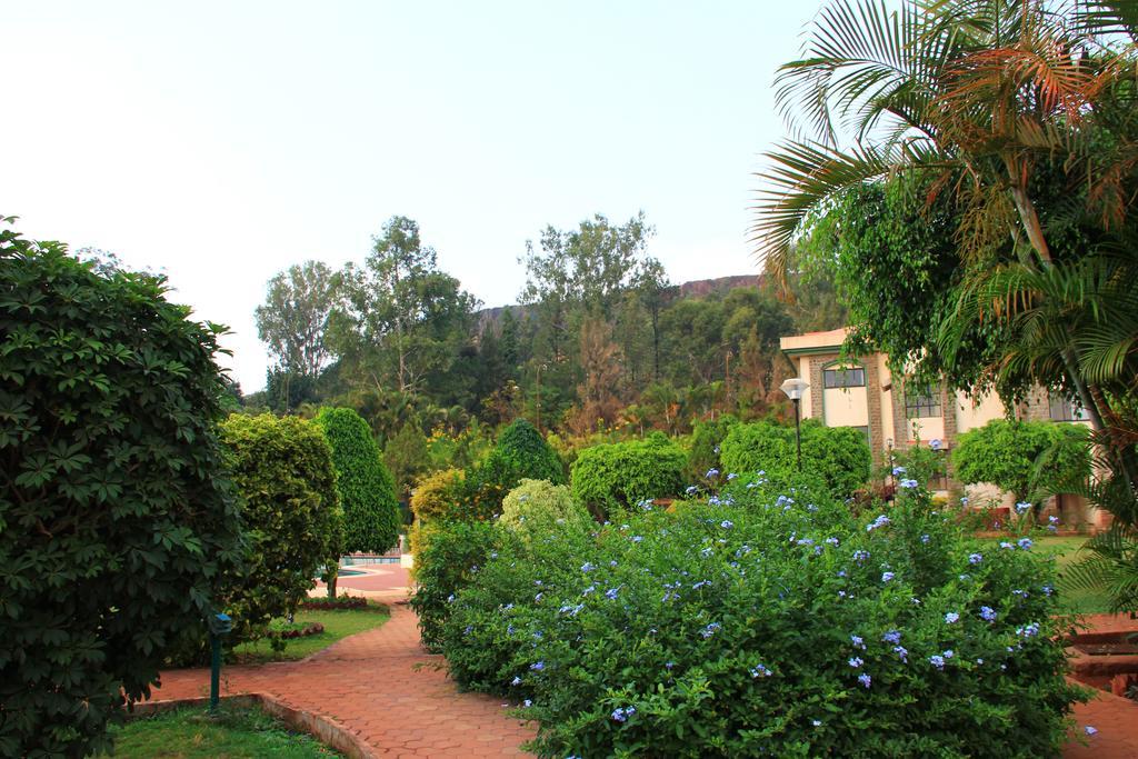 Aveda Blue Country Resort Panchgani Exteriör bild