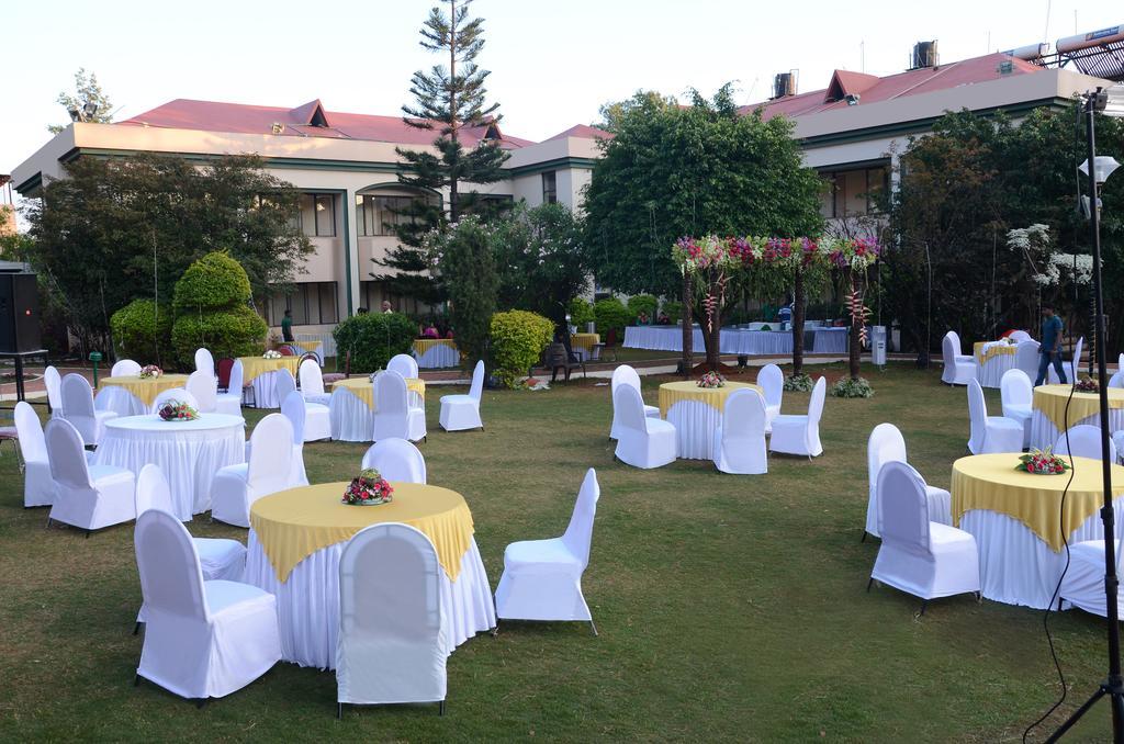 Aveda Blue Country Resort Panchgani Exteriör bild