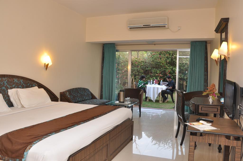 Aveda Blue Country Resort Panchgani Exteriör bild