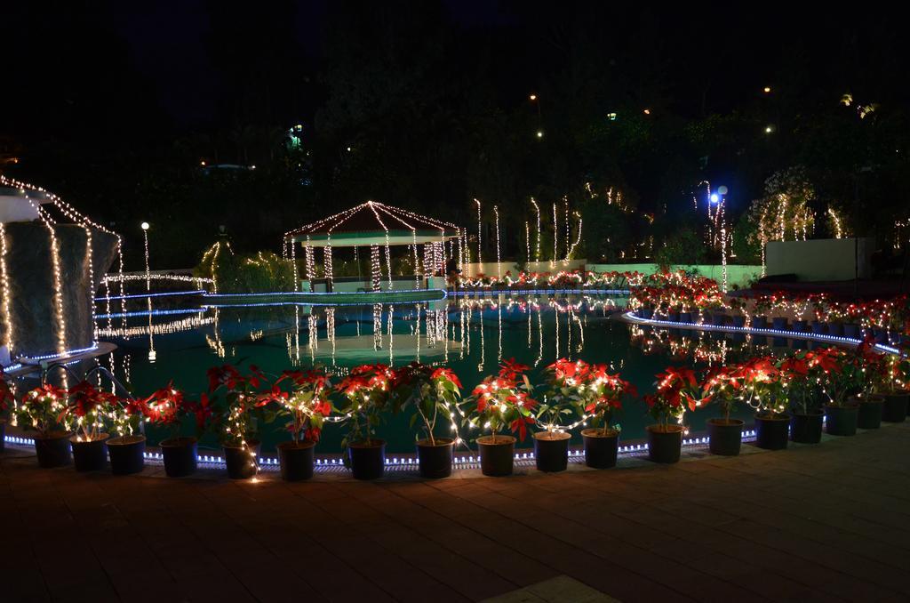 Aveda Blue Country Resort Panchgani Exteriör bild