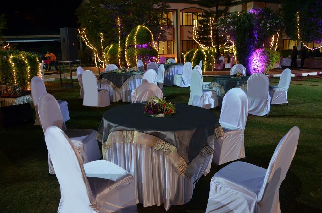 Aveda Blue Country Resort Panchgani Exteriör bild