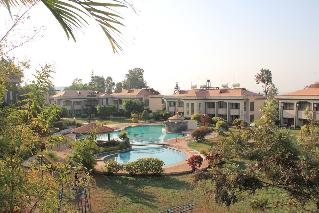 Aveda Blue Country Resort Panchgani Exteriör bild