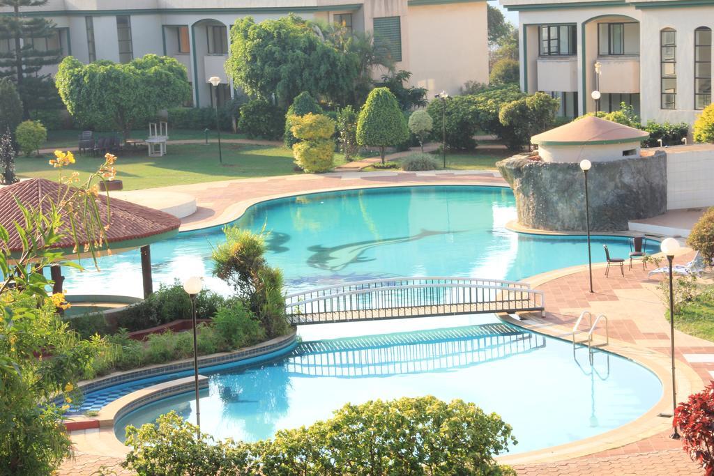 Aveda Blue Country Resort Panchgani Exteriör bild