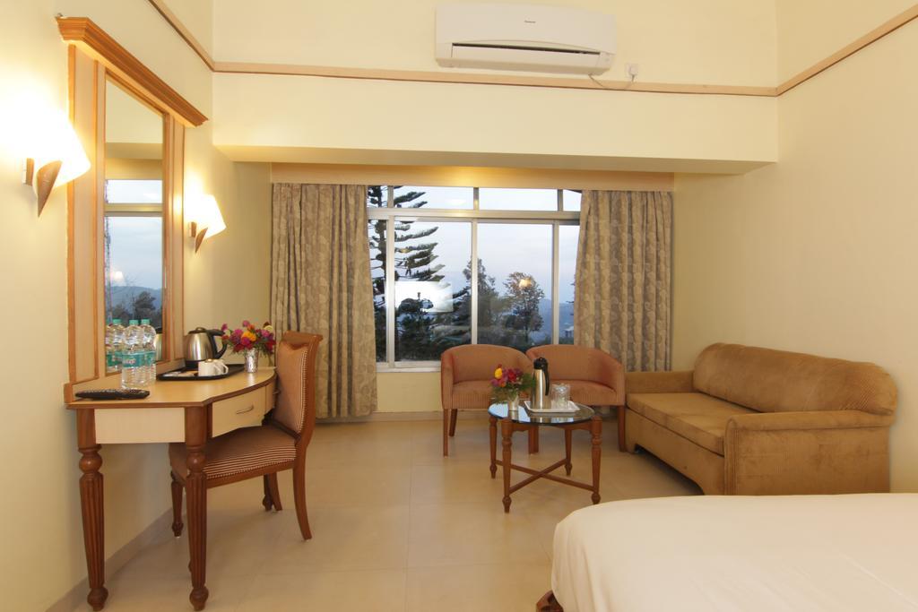 Aveda Blue Country Resort Panchgani Rum bild
