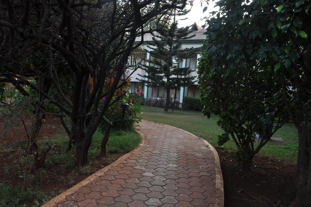 Aveda Blue Country Resort Panchgani Exteriör bild