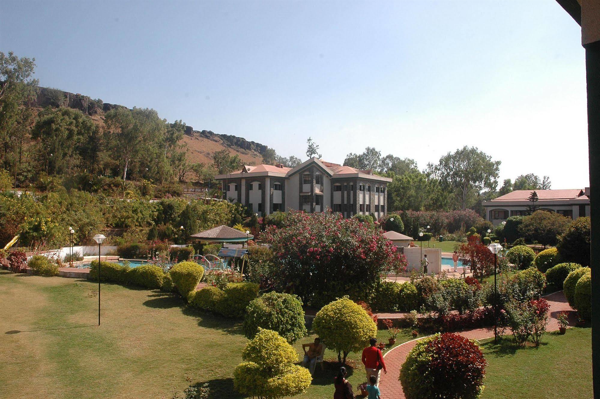 Aveda Blue Country Resort Panchgani Exteriör bild
