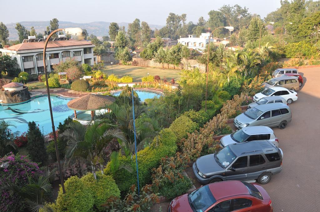 Aveda Blue Country Resort Panchgani Exteriör bild